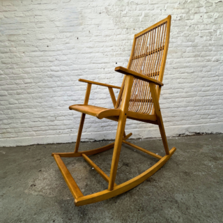 Schommelstoel hout & rotan – Hellerau | jaren ‘70