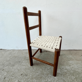 Kinderstoeltje met gevlochten zitting | jaren ‘70