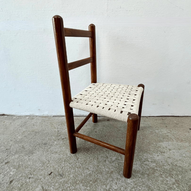 Kinderstoeltje met gevlochten zitting | jaren ‘70