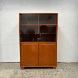 Hoge kast met 2 vitrines – hout | jaren ‘60