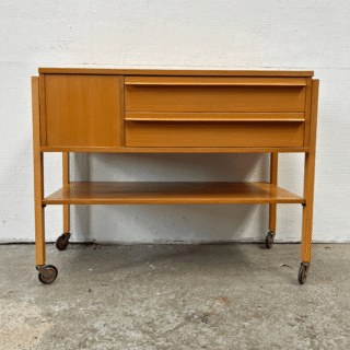 Vintage naaikistje of -tafeltje | jaren ‘60