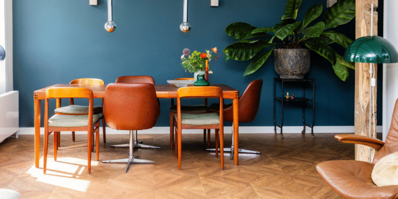 Hoe je de kwaliteit van vintage meubels beoordeelt: kijken met je handen én je hart