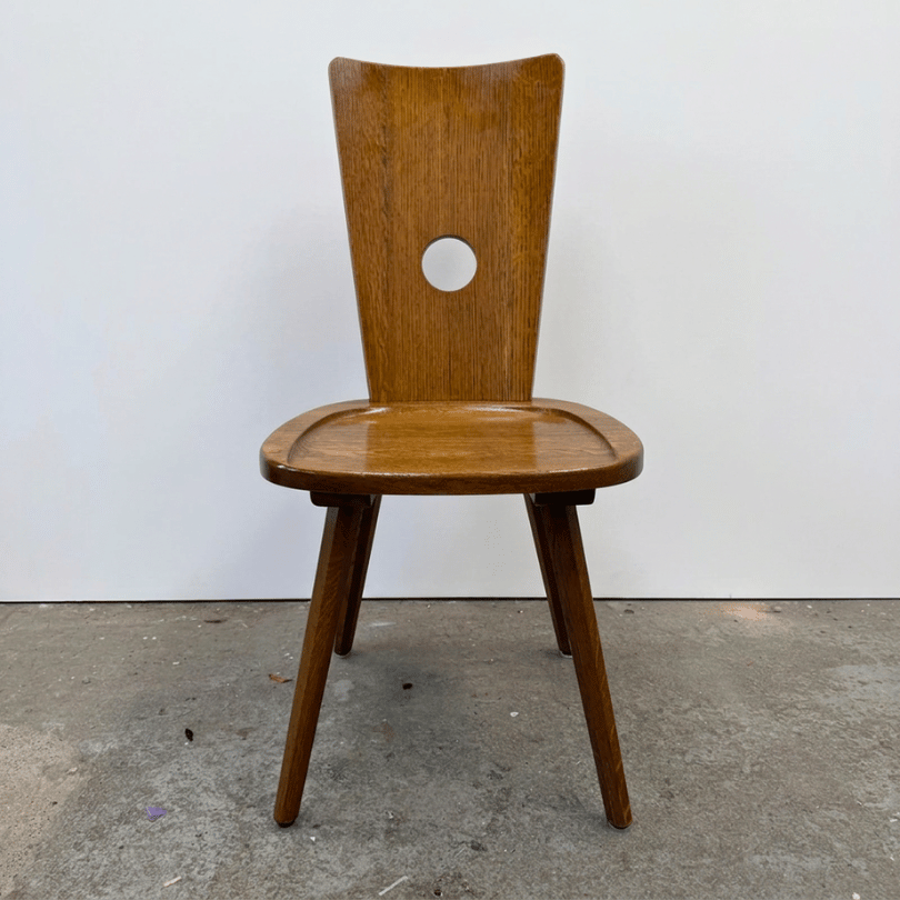 Vintage brutalistische stoel in massief hout met opvallende rugleuning. - Afbeelding 2