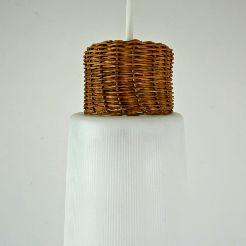 Hanglamp opaal glas – riet *2 stuks*| jaren ‘60 - Afbeelding 4